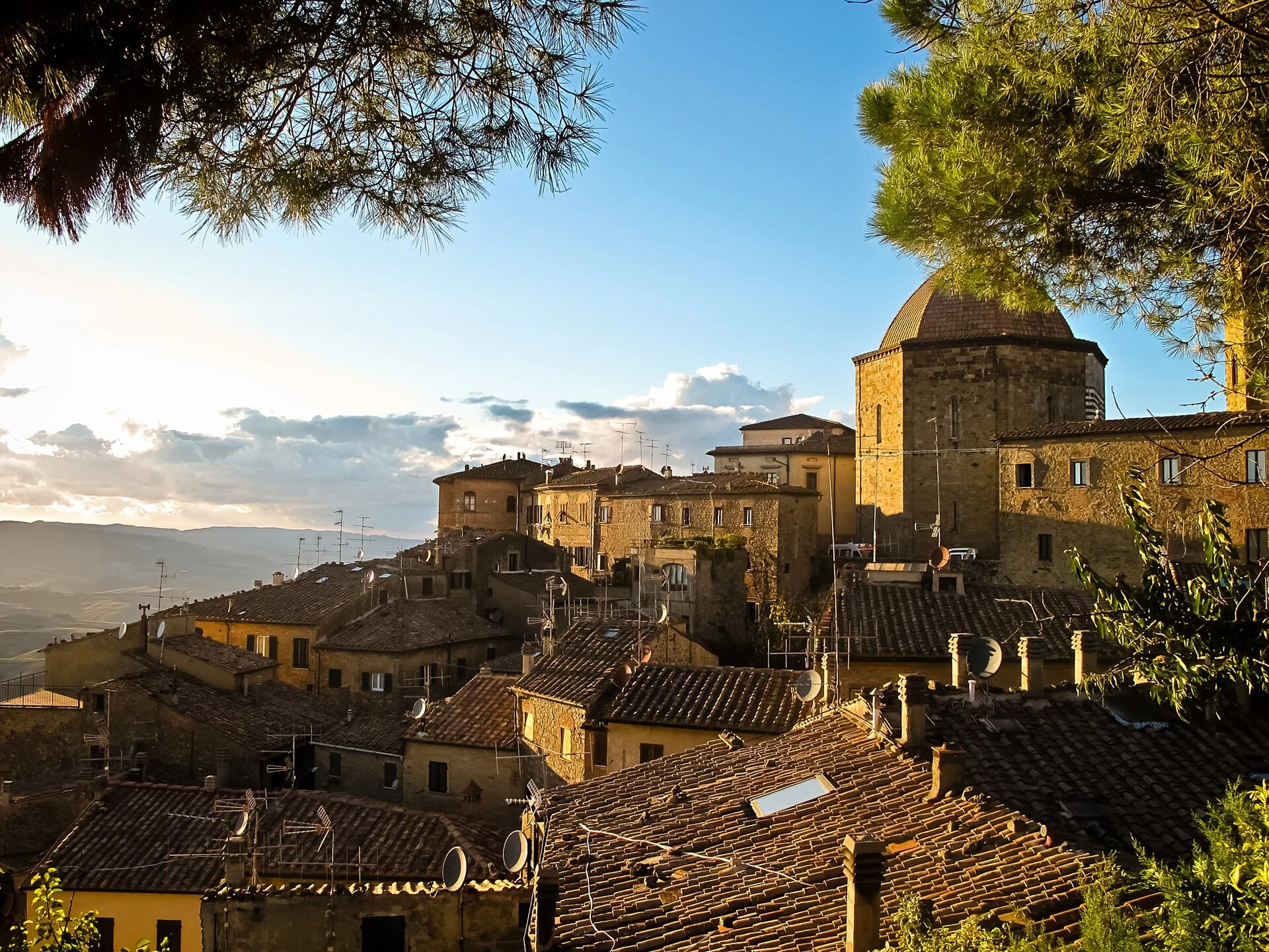 Warm evening light over Volterra’s rooftops and the dome of its baptistery