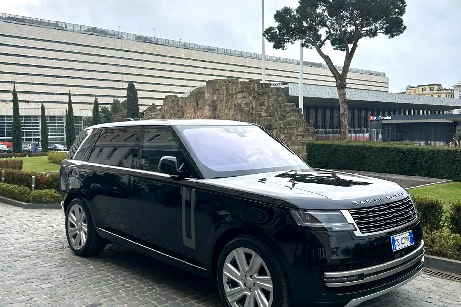 Black Range Rover luxury SUV