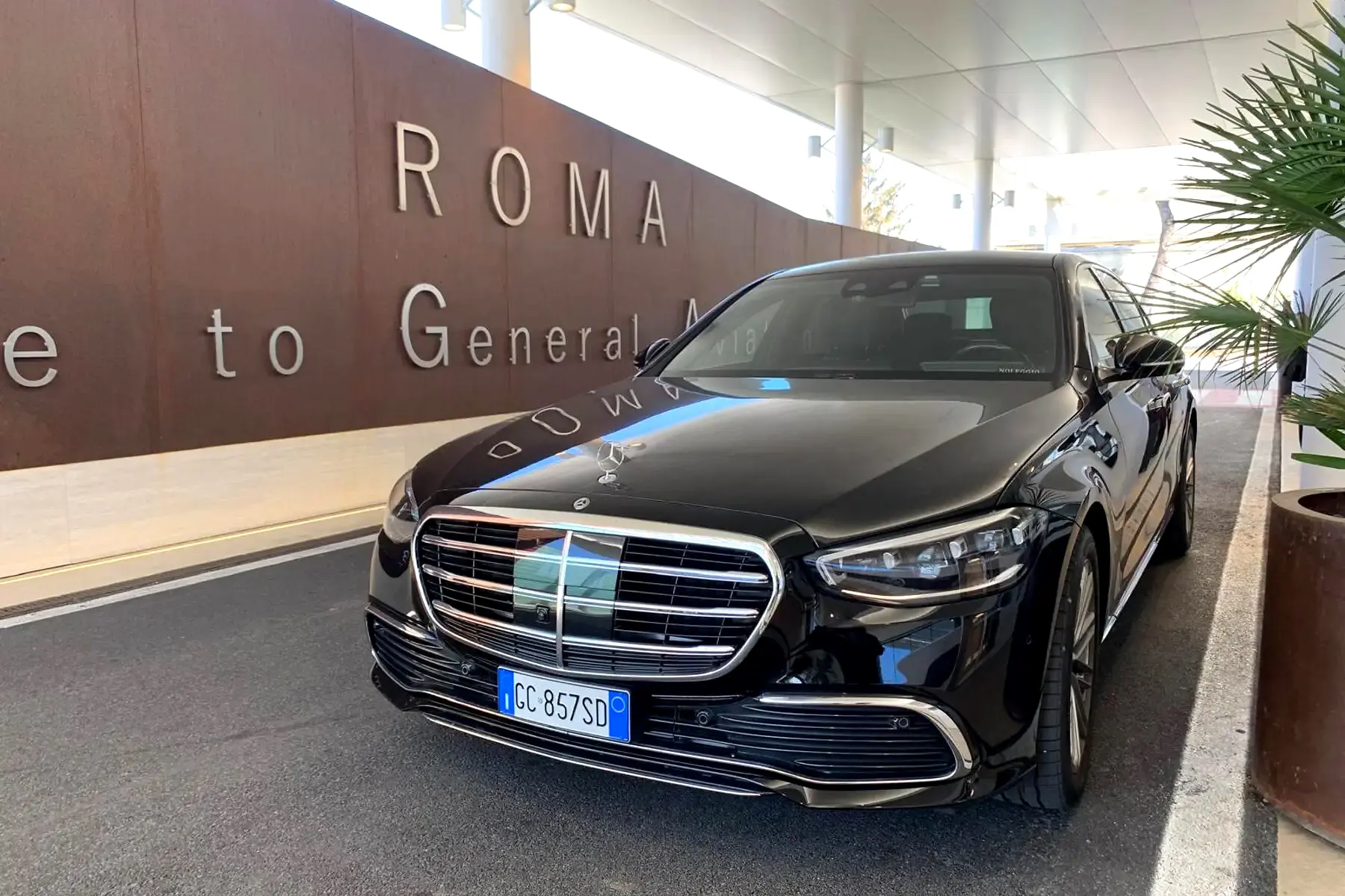 Real black Mercedes-Benz S-Class from the executive fleet