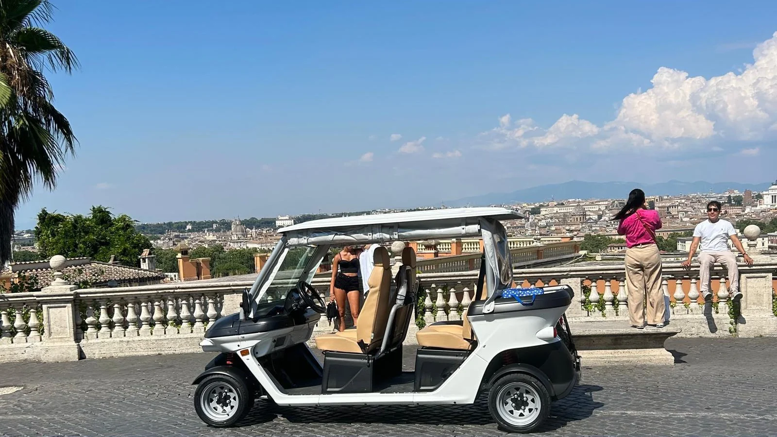 Actual private golf cart overlooking 罗马 from the Pincio