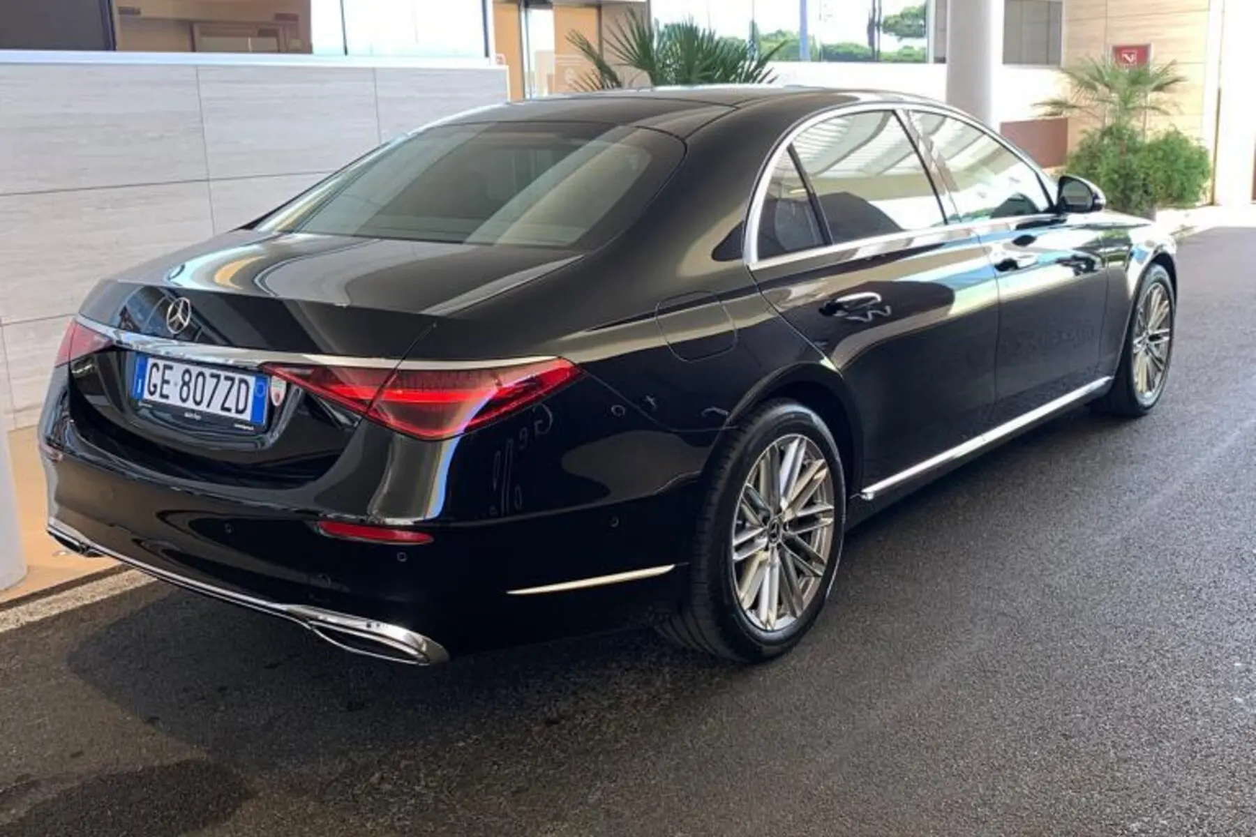 Mercedes-Benz chauffeur vehicle in Rome